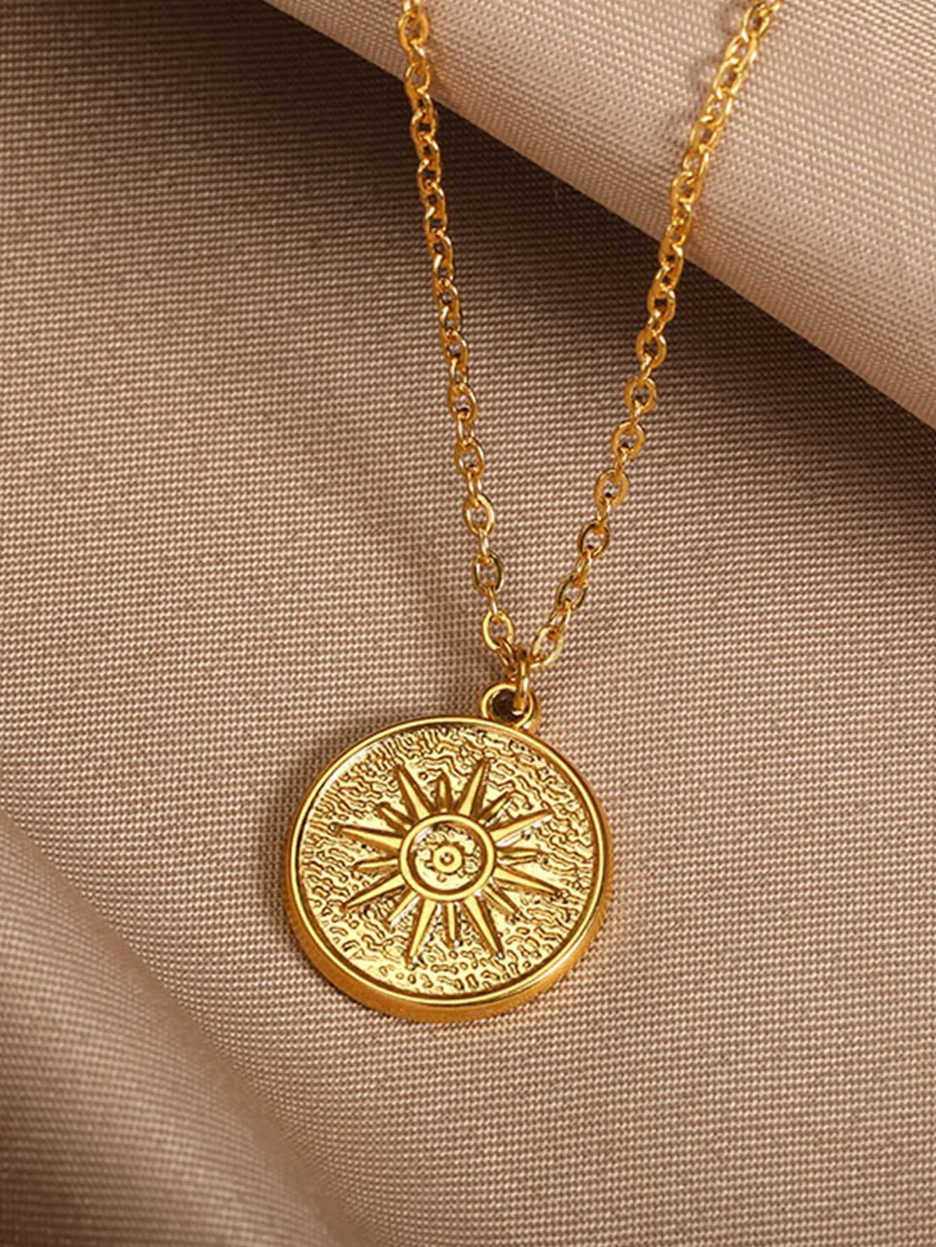 1pc Stainless Steel Sun Shaped Engraved Round Coin Pendant Necklace, Unisex