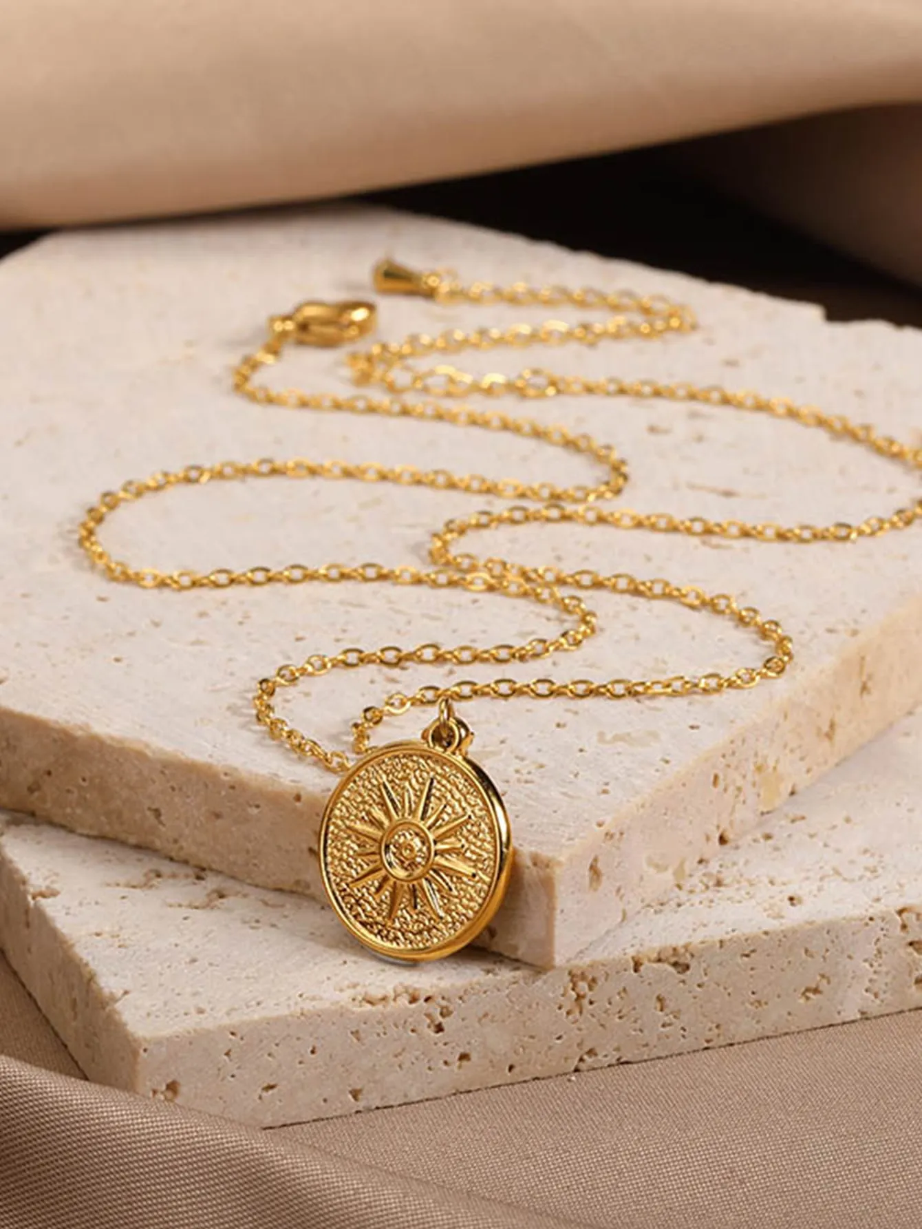 1pc Stainless Steel Sun Shaped Engraved Round Coin Pendant Necklace, Unisex