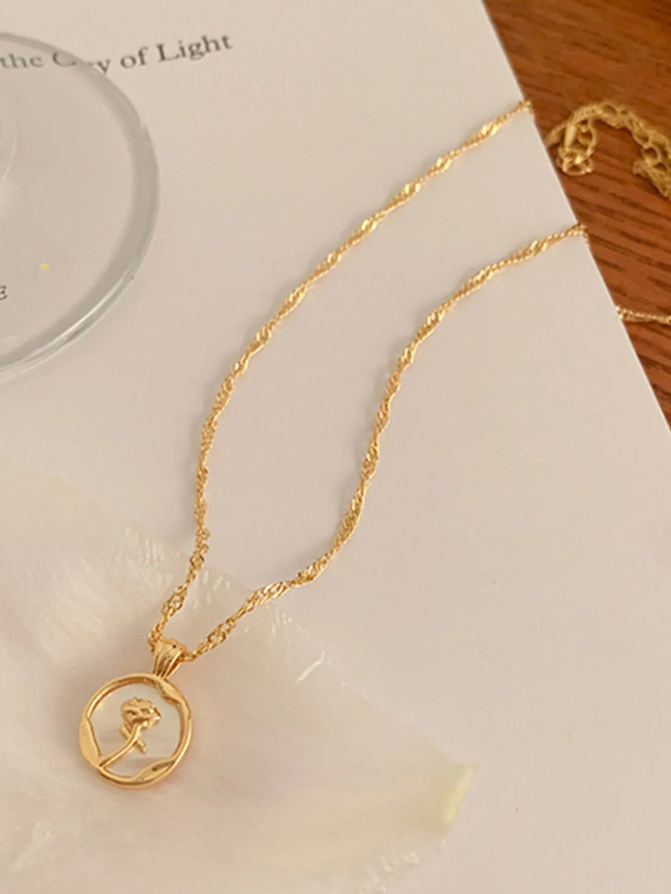 Flower Decor Round Pendant Necklace Dainty Necklace Novelty Necklace Creative