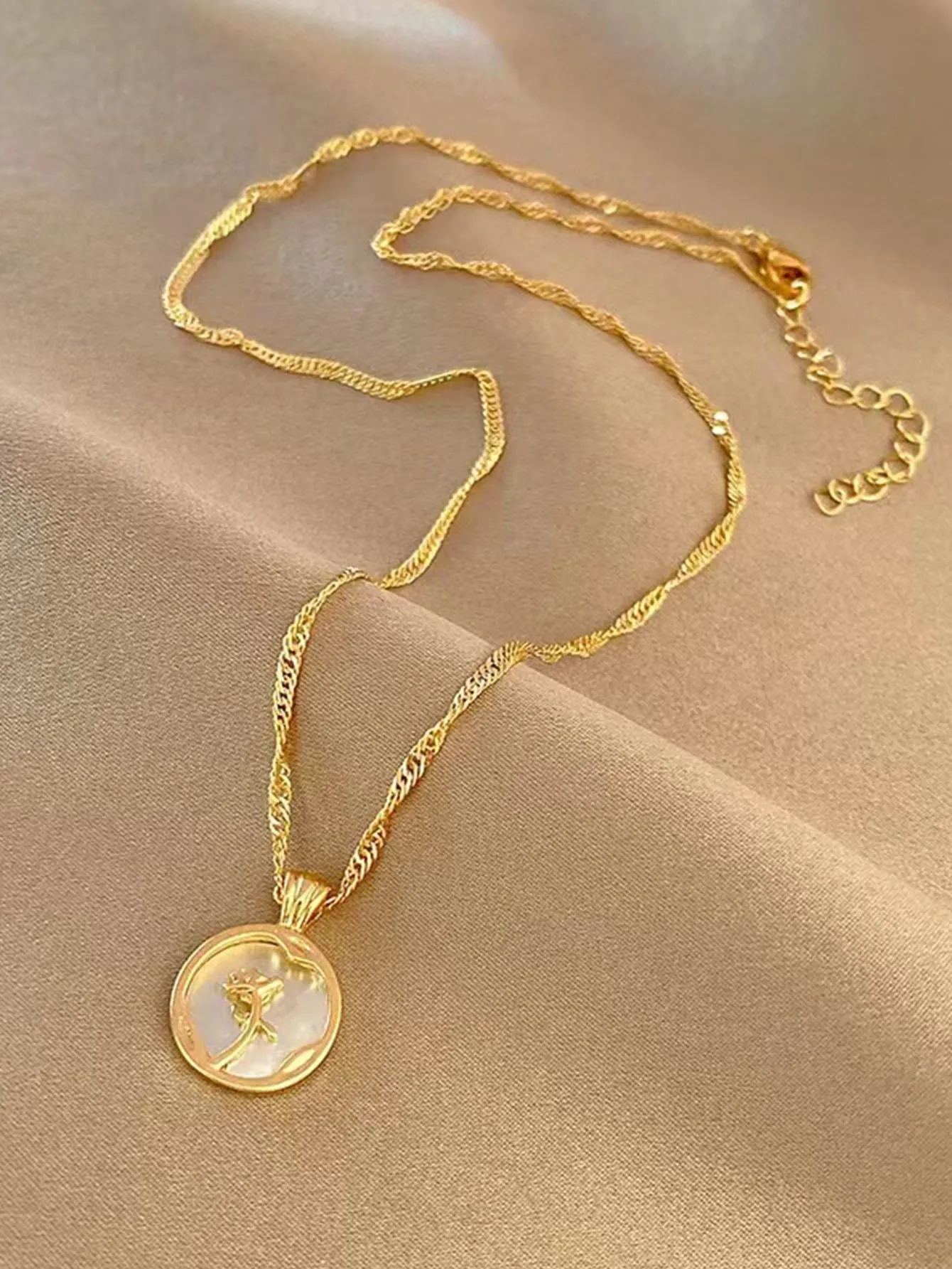 Flower Decor Round Pendant Necklace Dainty Necklace Novelty Necklace Creative