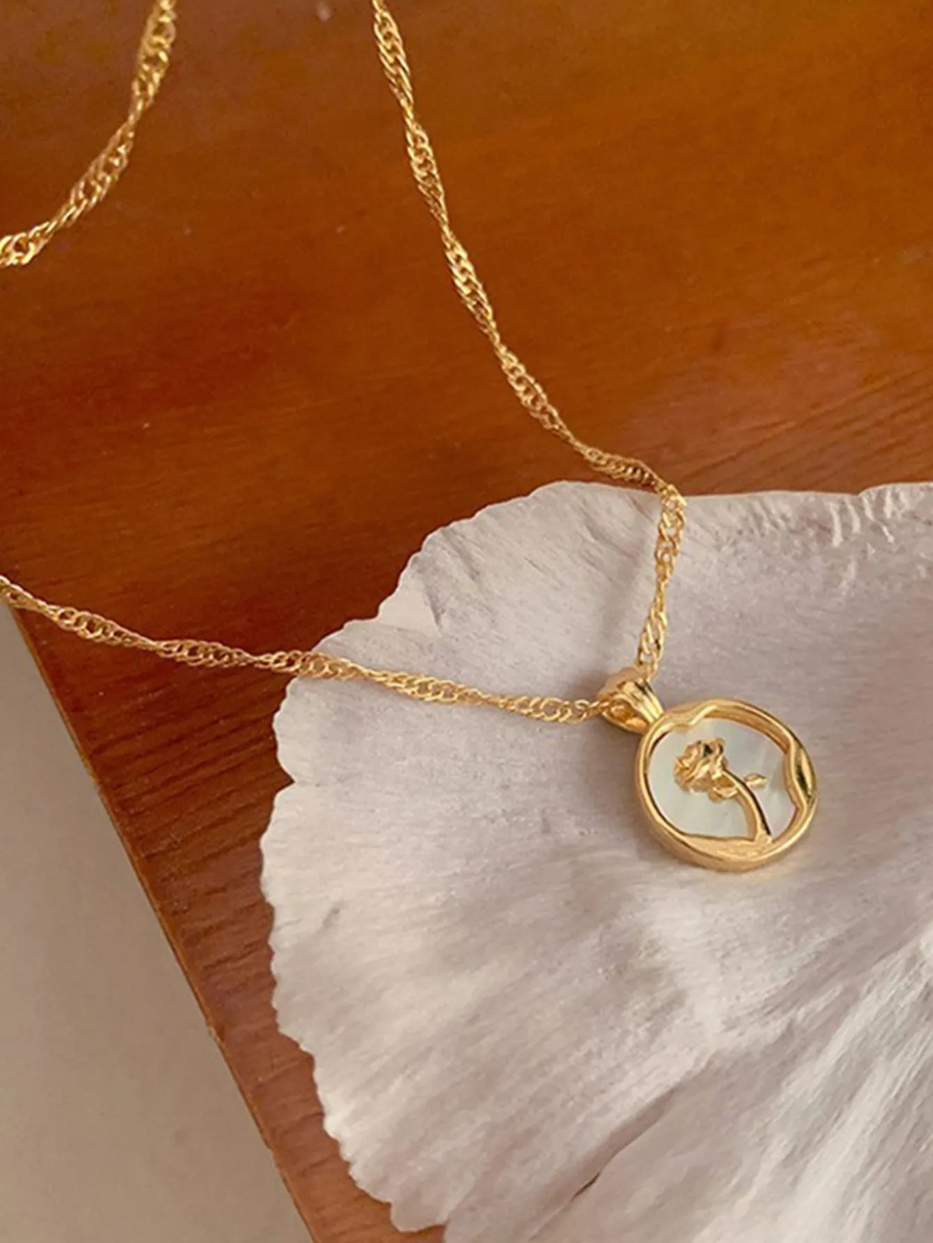 Flower Decor Round Pendant Necklace Dainty Necklace Novelty Necklace Creative