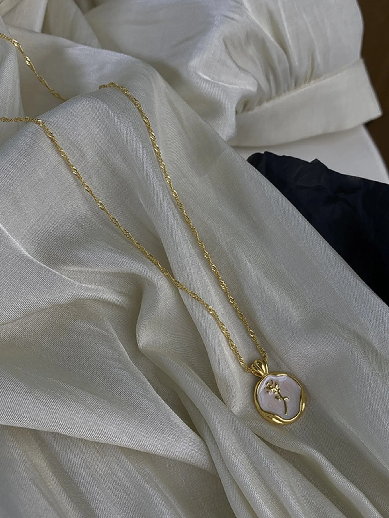 Flower Decor Round Pendant Necklace Dainty Necklace Novelty Necklace Creative